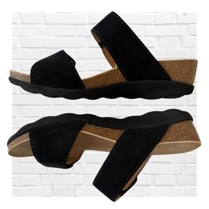 Dansko Maddy Black Strappy Leather Cork Sandals Size 38 US 7-7.5 Comfort Womens